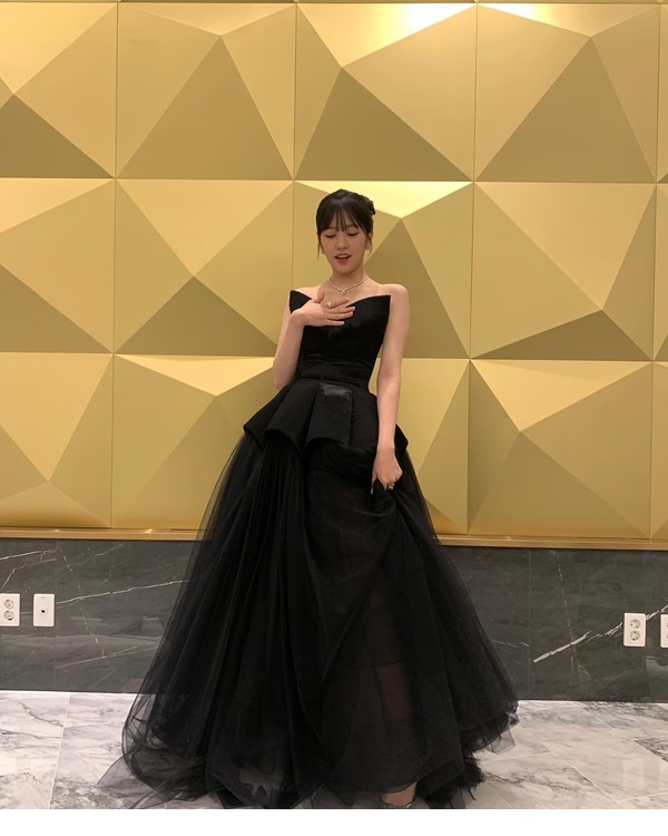 검은 원피스VS하얀원피스 아이브 안유진